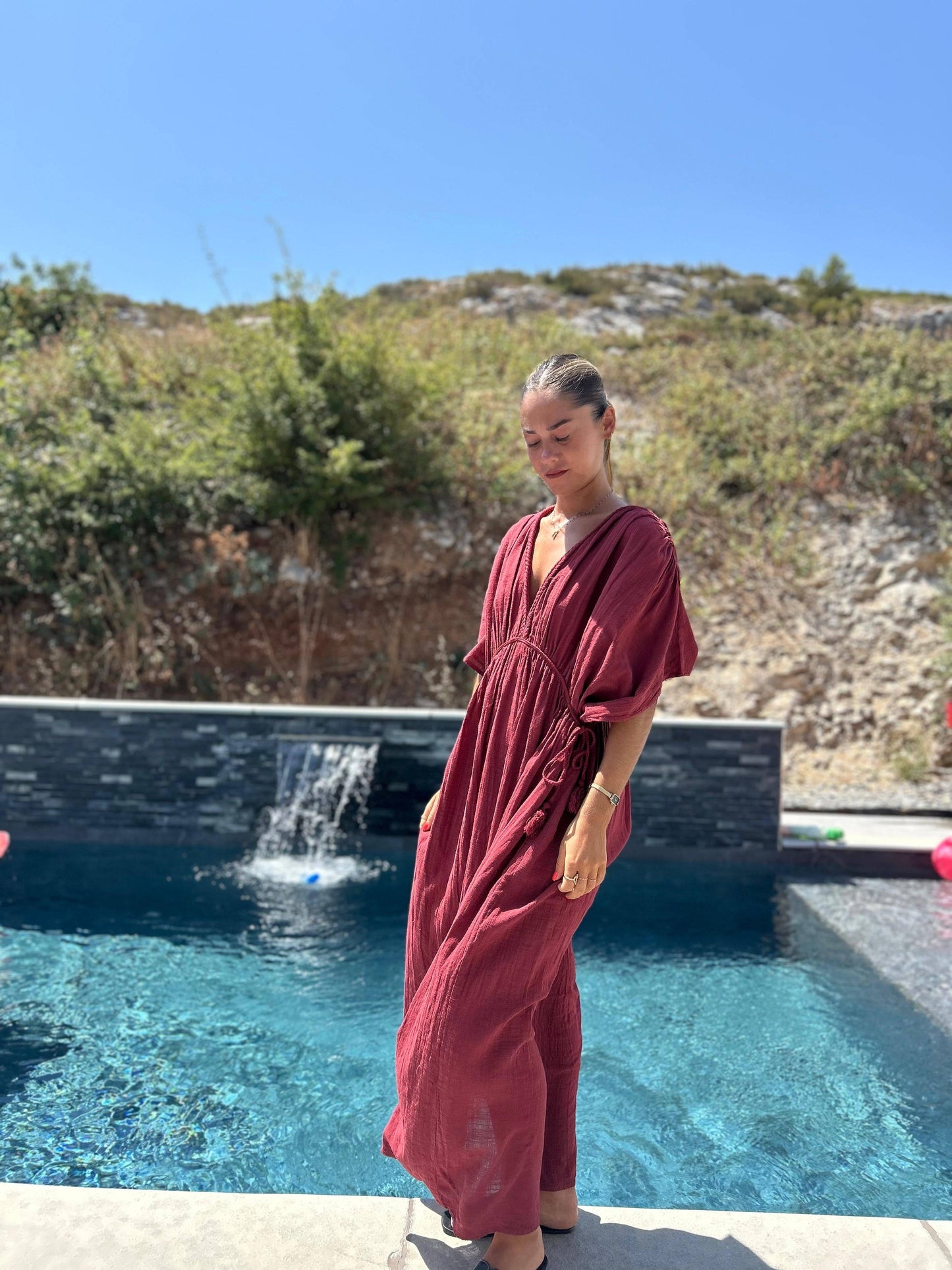 Robe Amaya - Johanna Paris brique, robe longue fluide en coton, silhouette élégante et confortable, idéale pour femmes grande taille.