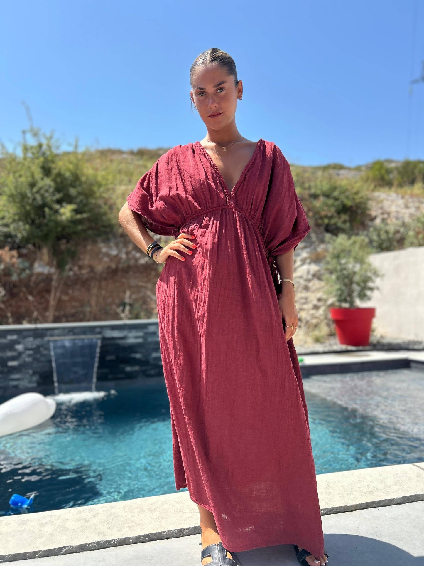 Robe Amaya - Johanna Paris en coton brique, style bohème oversize, robe longue taille unique parfaite pour un look casual chic d'été.