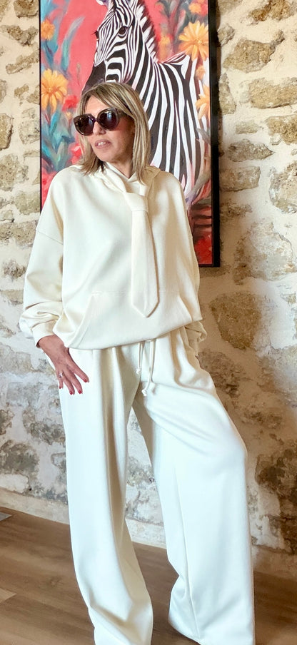Sweat Tess avec sa cravate - Vestiaire du Sud