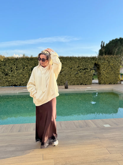Sweat Tess avec sa cravate - Vestiaire du Sud