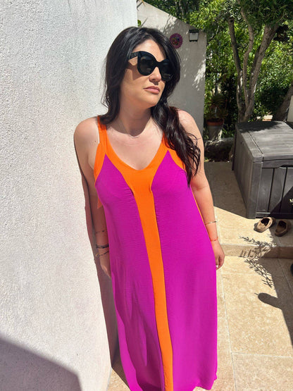Robe élégante Summer Vibes à bretelles, fluide et légère, rose fuchsia et orange, parfaite pour les journées d'été et les cérémonies décontractées.